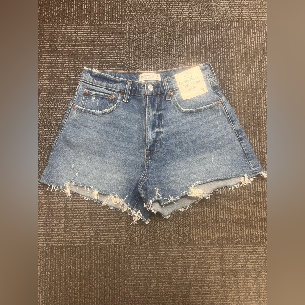 Abercrombie & Fitch - The 90s Relaxed Cutoff Short, High Rise - size 28